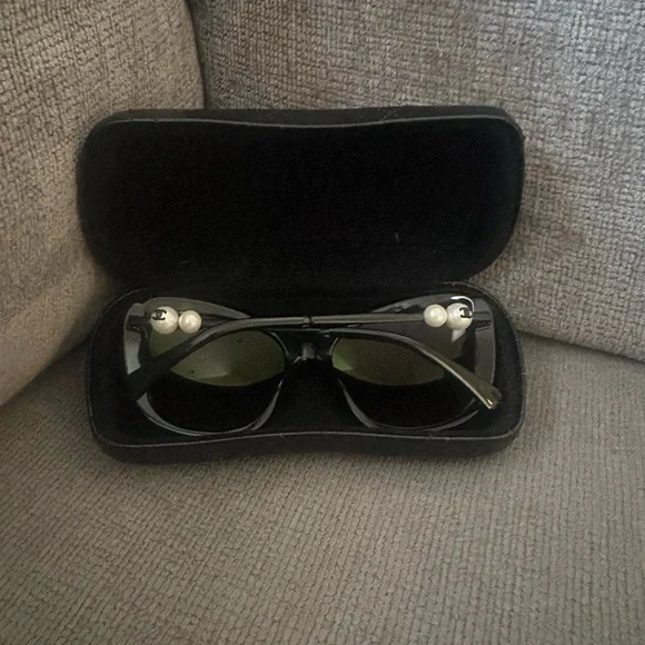 Chanel Sunglasses - Picture 4 of 5